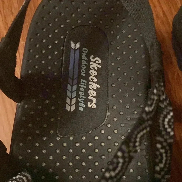 Skechers outdoor lifestyle women’s sandal - size 9 - black/white  -  buckle - Picture 4 of 9